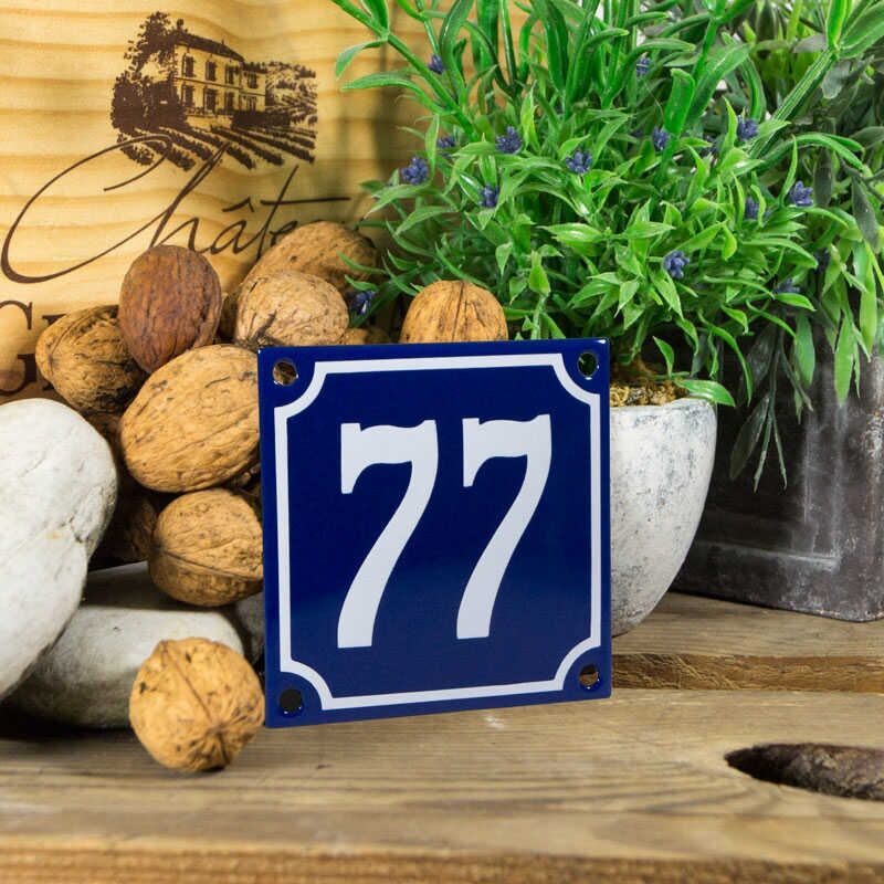 Emaille klein huisnummerbord blauw; nummer 77