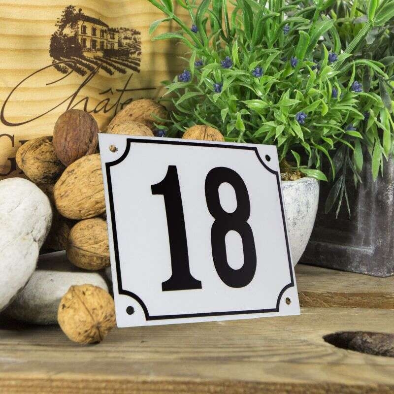 Huisnummerbord groot wit nummer 18