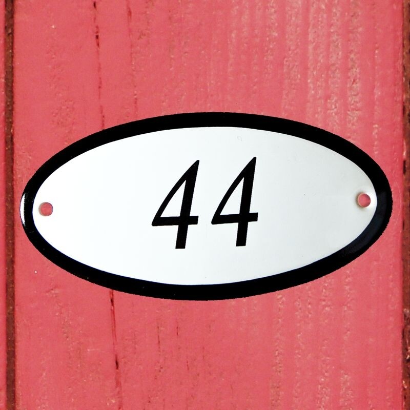 Huisnummerbordje ovaal nummer 44