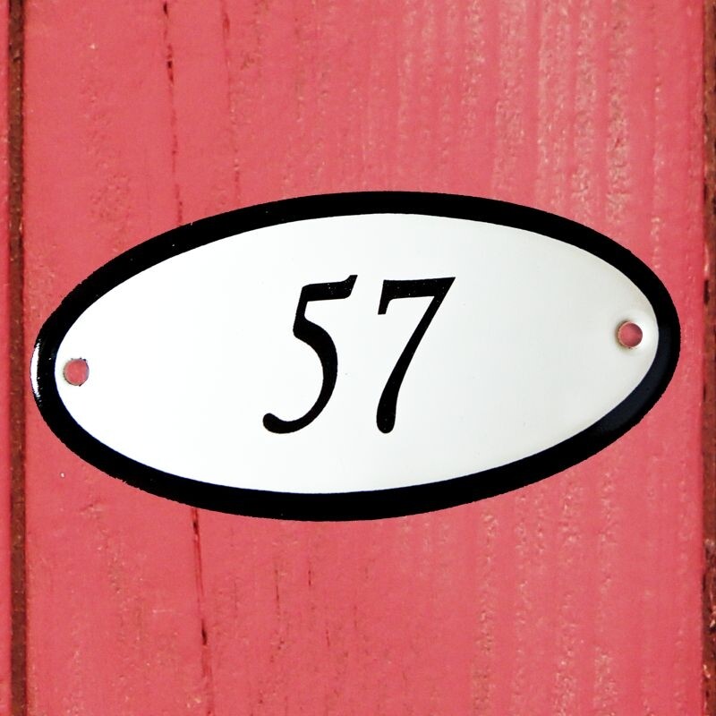 Huisnummerbordje ovaal nummer 57