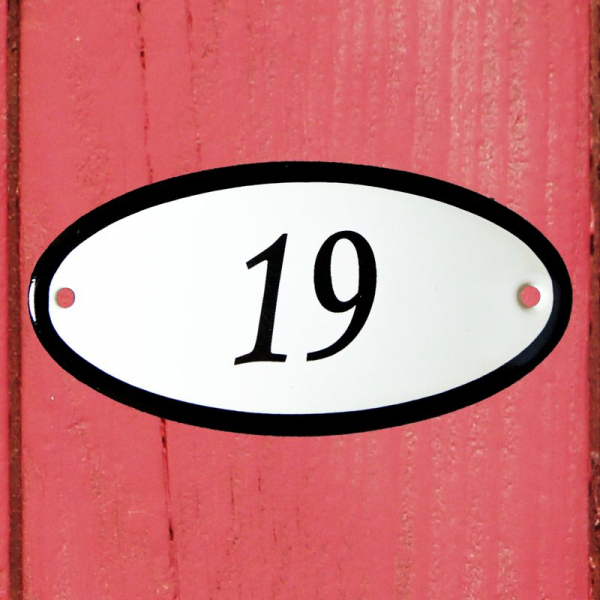 Huisnummerbordje ovaal nummer 19