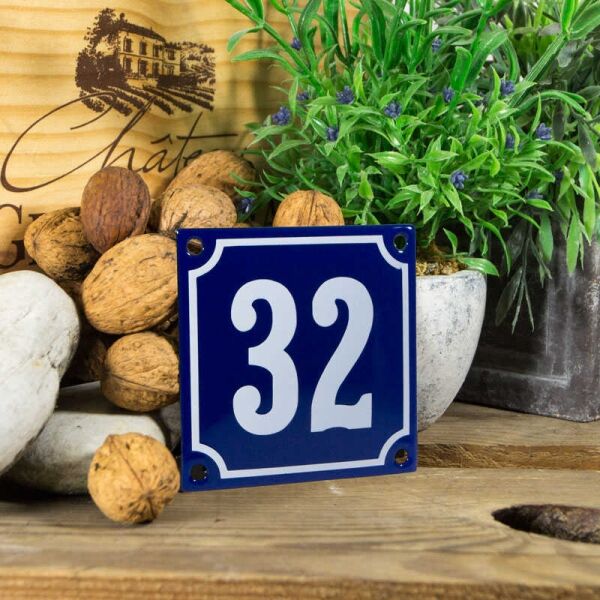 Emaille klein huisnummerbord blauw; nummer 32