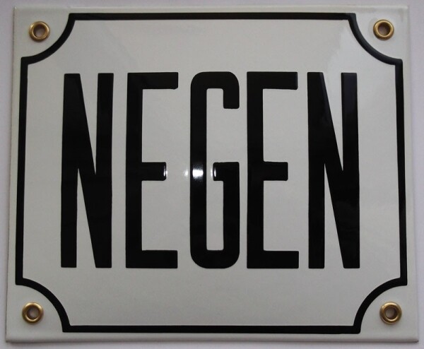 Huisnummerbord groot 'nummers in letters'