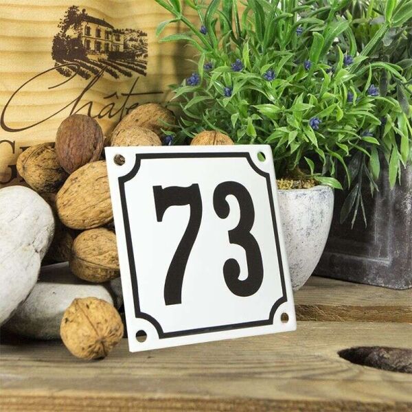 Huisnummerbord wit klein 10x10 cm nummer 73